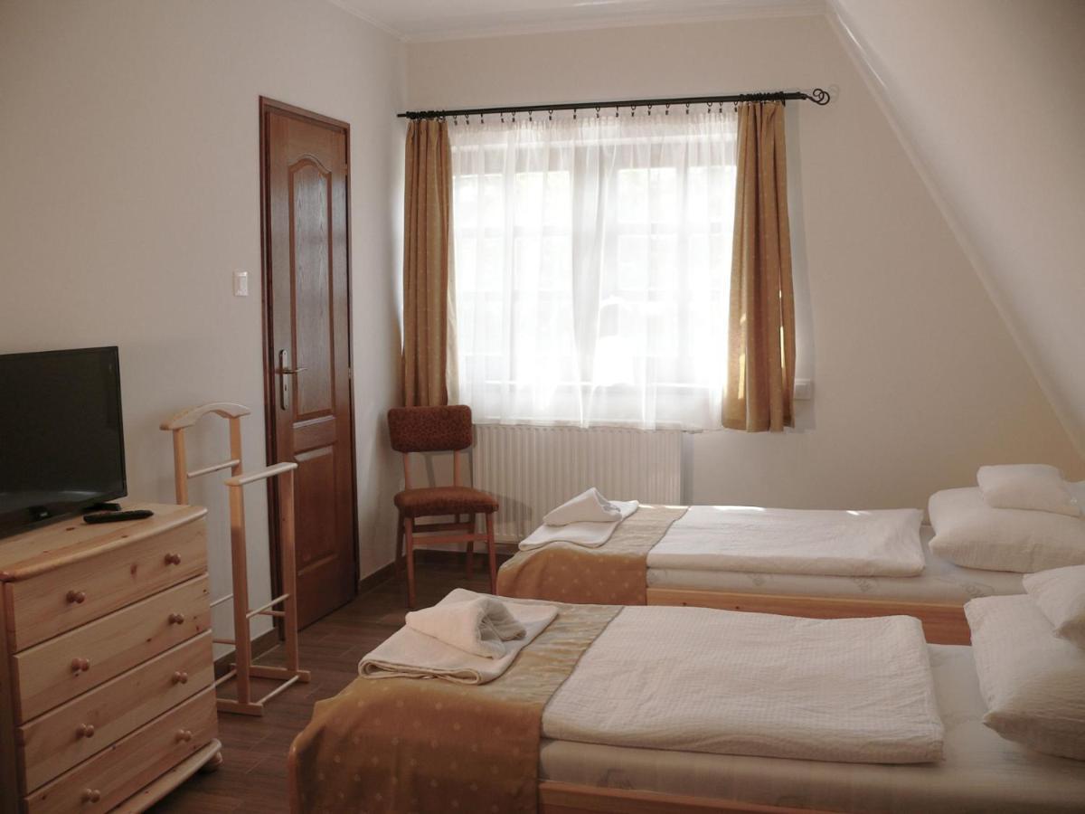 Kadarta Vendeglo Panzio Bed & Breakfast Veszprem Exterior photo